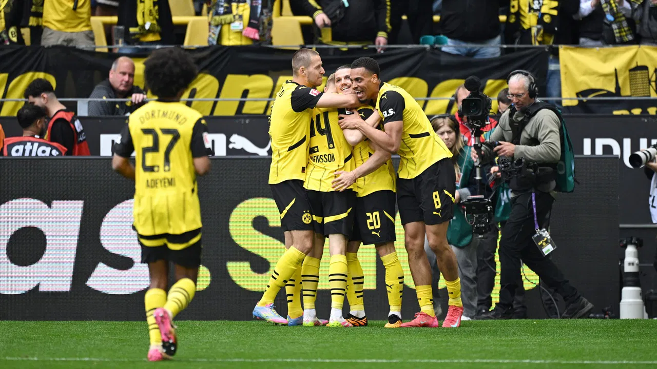 Borussia Dortmund son maçta Devler Ligi'ni garantiledi