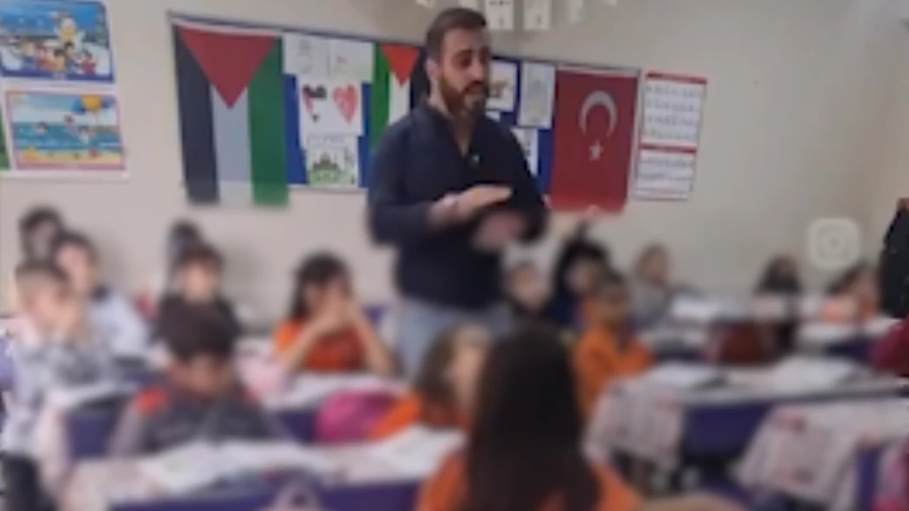 Gelecek bunlara mı emanet? İlkokul öğretmeninden küçük çocuklara skandal sözler
