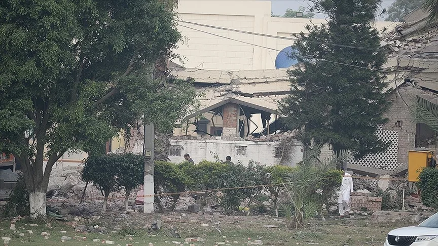 Hindistan ordusu Pakistan’ı hedef aldı