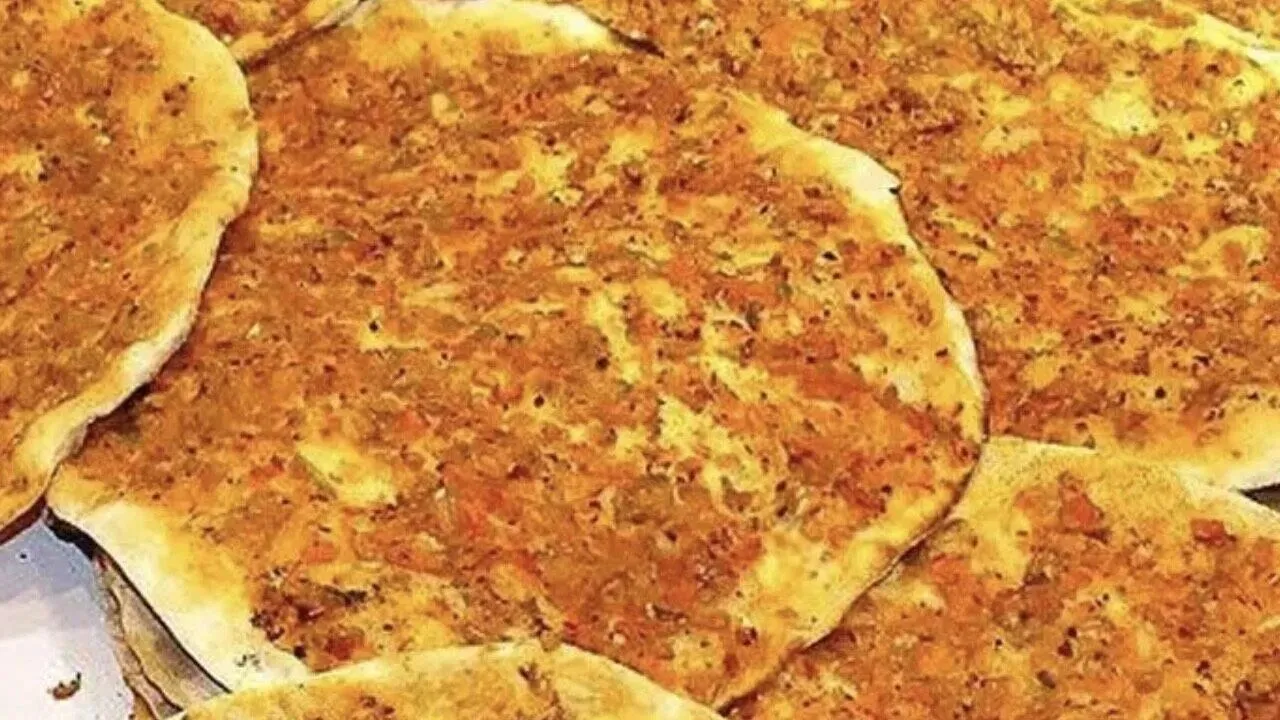 İstanbul’da tadınızı kaçıracak olay! Lahmacunun içinden bakın ne çıktı