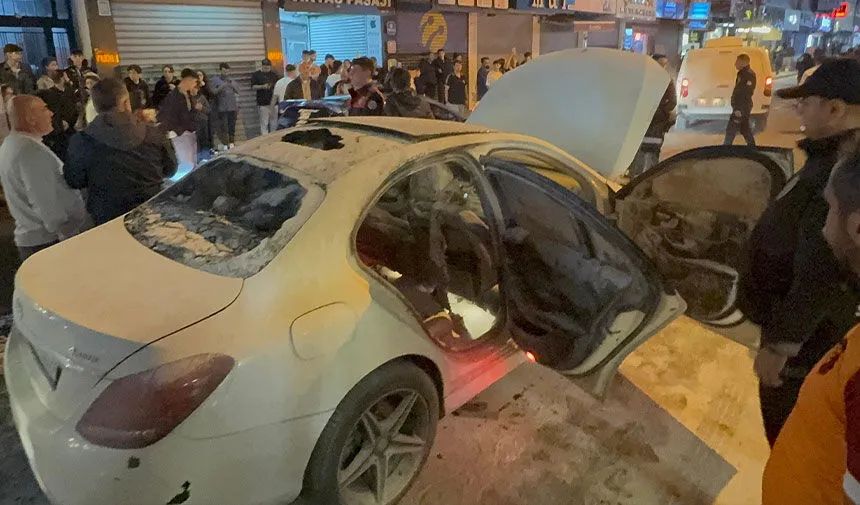 Şampiyonluk kutlamasında hava fişek araç içinde patladı! Otomobil küle döndü