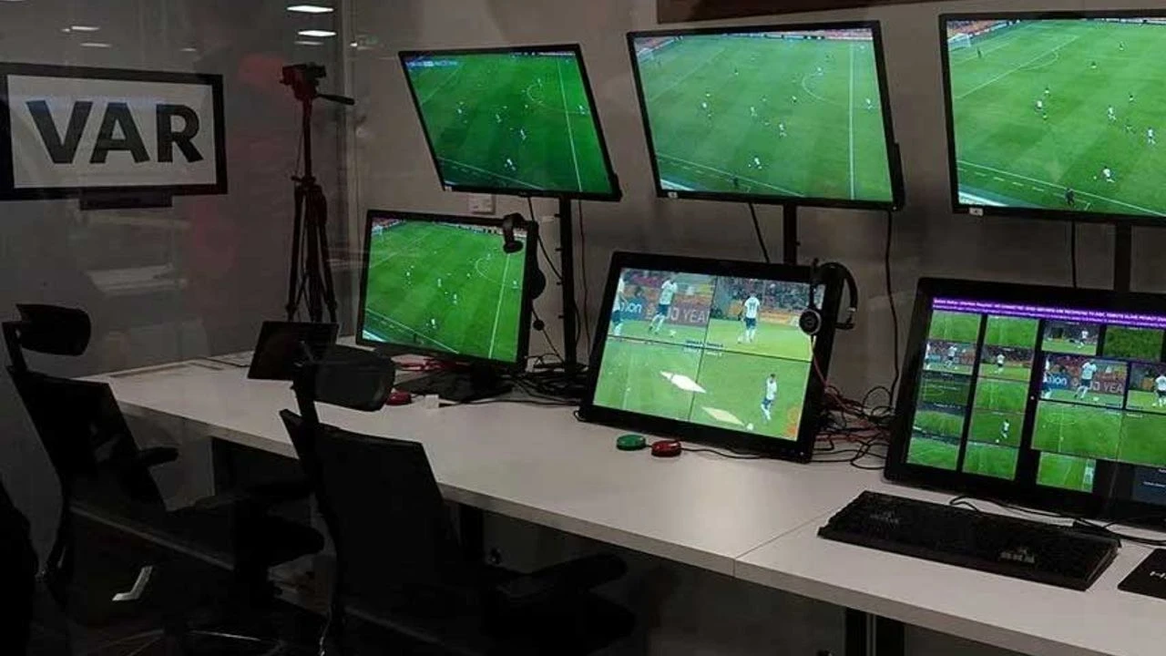 Süper Lig'de VAR'a Türk hakemler geri döndü